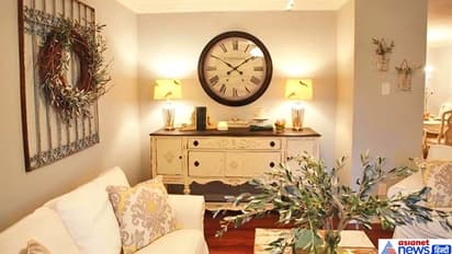 घर में किस दिशा में घड़ी लगाने से बचना चाहिए और किस दिशा में लगानी चाहिए?