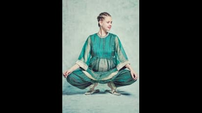 2015 - ல் பிரபல இயக்குனரிடம் இருந்து விவாகரத்து!  திருமணம் செய்து கொள்ளாமல் இப்போது கர்ப்பம்! அஜித் பட நடிகையின் தற்போதைய நிலை!