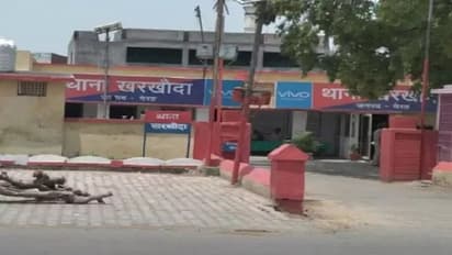 खिड़की से पाइप के सहारे डाला परिवार पर पेट्रोल, डंडे से कपड़ा बांधकर लगा दी आग, महिला समेत पांच बच्चे बने आग का गोला