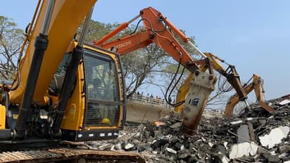 മരട്: പൊളിച്ച ഫ്ലാറ്റുകളുടെ അവശിഷ്ടങ്ങൾ നീക്കം ചെയ്യുന്നത് മാനദണ്ഡങ്ങൾ പാലിച്ചല്ലെന്ന് ഹരിത ട്രൈബ്യൂണൽ