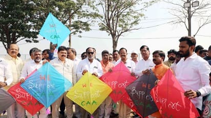 సీఏఏకు అనుకూలంగా పతంగులు ఎగురవేసిన తెలంగాణ బీజేపీ