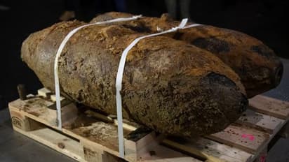 75 साल से जमीन में दफन थे ढाई सौ किलो के बम, देखते ही शहर छोड़ भाग गए लोग