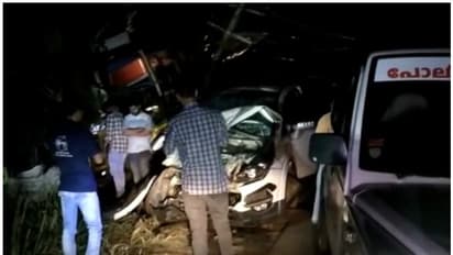 കുറ്റിപ്പുറത്ത് കാറും ചരക്കുലോറിയും കൂട്ടിയിടിച്ച് രണ്ട് മരണം; ആറുപേര്ക്ക് പരിക്ക്