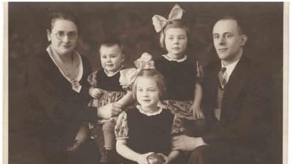 ഉറ്റവരെയടക്കം 12 പേരെ ഒറ്റരാത്രി കണ്മുന്നില് വെടിവെച്ചുകൊന്നു, എന്നിട്ടും മുത്തച്ഛന് കൊലപാതകികളോട് ക്ഷമിച്ചു, എന്തിന്?