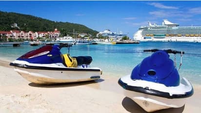 ప్రేమ కోసం సముద్రంలో మునిగాడు.. చివరికి జైల్లో తేలాడు.. !