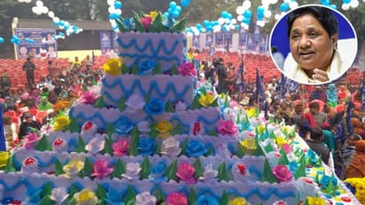 मायावती के जन्मदिन पर कार्यकर्ताओं ने काटा 64Kg. का केक, बसपा सुप्रीमों ने किया ब्लू बुक का विमोचन