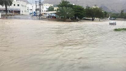 ഒമാനില് കനത്ത മഴ; അടുത്ത ആറ് മണിക്കൂറില് മഴ കൂടുതല് ശക്തമാവും, മുന്നറിയിപ്പുമായി അധികൃതര്