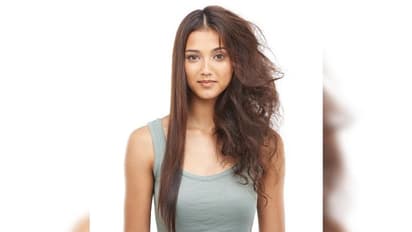 স্ট্রেইট চুল পছন্দ, স্যালোন নয় এবার থেকে ঘরোয়া উপায়ে স্মুথনিং করুন বাড়িতেই