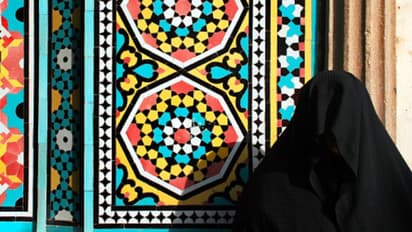 প্রেম করে বিয়ে, দুই সপ্তাহ পর ইমাম জানলেন তাঁর স্ত্রী আসলে পুরুষ