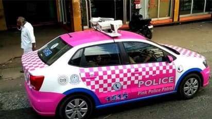 മദ്യലഹരിയില് യുവാവും യുവതിയും പ്രശ്നമുണ്ടാക്കിയെന്ന് നാട്ടുകാർ, പിങ്ക് പൊലീസ് സ്ഥലത്തെത്തി