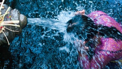 পূন্যস্নান করানোর পরই গর্ভবতী, মুখোশ খুলে গেল আরও এক স্বঘোষিত ধর্মগুরুর