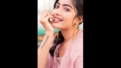 கியூட்... கியூட்... ரியாக்ஷனால் ரசிகர்களை சுண்டி இழுக்கும் நடிகை ராஷ்மிகா மந்தனா... வைரலாகும் அசத்தல் போட்டோஸ்...!