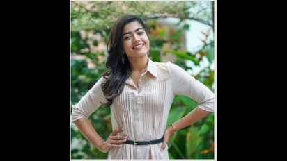 ఫ్లైట్ కోసం రష్మిక పరుగో పరుగు.. ఫన్నీ కామెంట్స్ తో వీడియో వైరల్!