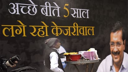 दिल्ली चुनाव से पहले प्रशासन सख्त, हटाए गए चार लाख से अधिक पोस्टर