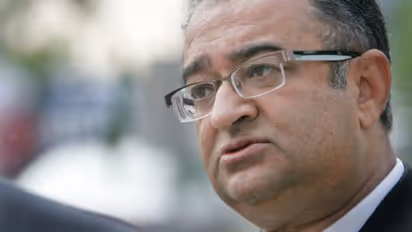 পাকিস্তানের পোলিও টিকা খেলে হয় পেট খারাপ, ভিডিও পোস্ট করে বিতর্কে বিশিষ্ট সাংবাদিক