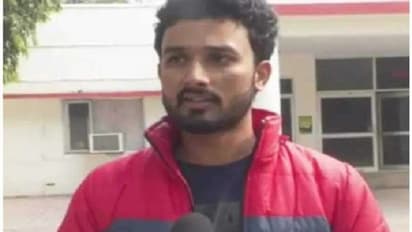 வருஷ வருமானமே 60 ஆயிரம் தான் !! 132 கோடி ரூபாய் வரி ஏய்ப்பு செய்ததாக தொழிலாளிக்கு நோட்டீஸ் அனுப்பி ஷாக் கொடுத்த வருமான வரித்துறை !!