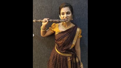 பட்டு புடவையில் பொங்கல் வாழ்த்து கூறிய இடுப்பழகி ரம்யா பாண்டியன்! பேரழகை கண்டு சொக்கி போன ரசிகர்கள்!