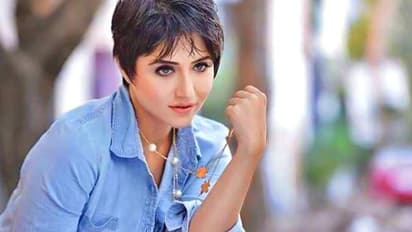 ফের অশ্লীল ভাষায় কটাক্ষ স্বস্তিকাকে, ফেসবুককে হাতিয়ার করেই চলছে আক্রমণ