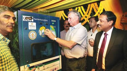 ಚಿನ್ನಸ್ವಾಮಿ ಕ್ರೀಡಾಂಗಣದಲ್ಲಿ ಪ್ಲಾಸ್ಟಿಕ್ ತುಂಡಾಗಿಸುವ ಯಂತ್ರ ಅನಾವರಣ