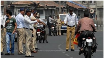 ഹെല്‍മെറ്റില്ലാതെ വാഹനമോടിച്ചാല്‍ കിട്ടുന്നത് 'പേപ്പറും പേനയും'! 100 വാക്കില്‍ ലേഖനമെഴുതണം