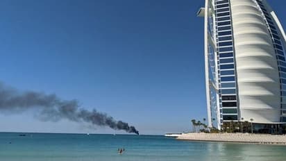 ദുബായ് ബുര്ജ് അല് അറബിന് സമീപം ബോട്ടിന് തീപിടിച്ചു