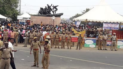 காணும் பொங்கல்... மெரினாவில் குவிந்த மக்கள் கூட்டம்... முன்னெச்சரிக்கையோடு களைகட்டிய கொண்டாட்டம்! புகைப்படதொகுப்பு இதோ...