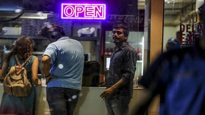 সুরাপ্রেমীদের জন্য় সুখবর, বিধি মেনে খোলা যাবে বার