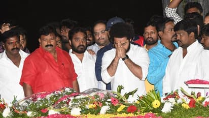 ఎన్టీఆర్ ఘాట్ వద్ద నందమూరి వారసులు (ఫోటోలు)
