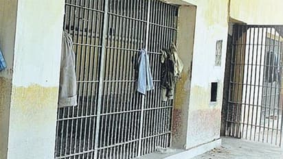 నాలుగో తరగతి గిరిజన బాలుడిని దారుణంగా హతమార్చింది సీనియర్లే.. ! 