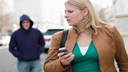 क्या गर्लफ्रेंड कर रही आपका मानसिक उत्पीड़न, इन 5 बातों से चलता है पता