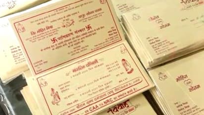 शादी के कार्ड में छपवाया ये मैसेज, बोले लोगों को इसके बारे में सही जानकारी होना जरूरी