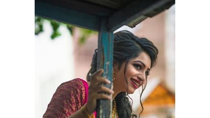 பளபளக்கும் பிங்க் நிற புடவையில்... நட்சத்திரமாய் ஜொலிக்கும்  நட்சத்திரா... லட்சுமி ஸ்டோர் சீரியல் நடிகையின் அசத்தல் கிளிக்ஸ்...!