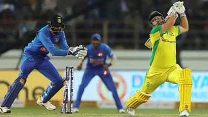 ద్రవిడ్ కన్నా రాహుల్ మెరుగైన వికెట్ కీపర్, కానీ....