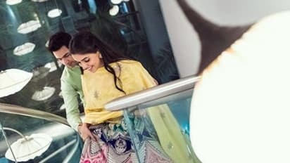 திருமணத்திற்கு பின் திரையுலகிற்கு டாட்டா காட்டிய நடிகை அசின்..! கணவர் - குழந்தையுடன் சந்தோஷமாக இருக்கும் புகைப்படங்கள்!