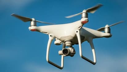 ജാഗ്രത, ഒളിച്ചിരുന്ന് വാറ്റിയാലും ഇനി കുടുങ്ങും; ഡ്രോണ്‍ നിരീക്ഷണവുമായി പൊലീസ്