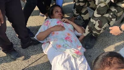 ओवरटेक करने की कोशिश में हादसे का शिकार हुई शबाना आजमी, अस्पताल में मिलने पहुंची कई बड़ी हस्तियां