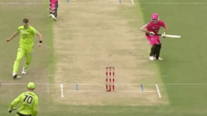 காலுலயே கரெக்ட்டா ரன் அவுட் செய்த மோரிஸ்.. செம வீடியோ