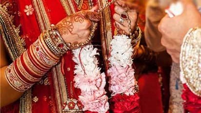 వరమాల వేస్తుండగా మెడకు చేయి తగిలిందని పెళ్లి కూతురు ఫైర్.. పెళ్లి రద్దు