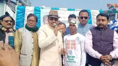 স্থলপথের পর এবার জলপথে নাগরিকত্ব প্রতিবাদ,গঙ্গাবক্ষে সাঁতার মুকেশের