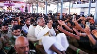 சபரிமலையில் பல்லாக்கில் தூக்கி செல்லப்பட்ட இளையராஜா..! தீண்டாமை பேசியவர்களுக்கு சவுக்கடி கொடுத்த தேவசம் போர்டு !