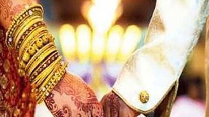unusual wedding Hindu couple ties the knot in a mosque in Kerala kpt