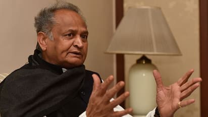 खौफ में राजस्थान की गहलोत सरकार, 'ऑपरेशन लोटस' का खतरा