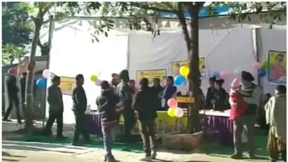 മന്ത്രിയെത്താന്‍ വൈകി; പോളിയോ വാക്സിനേഷനെത്തിയ കുഞ്ഞുങ്ങളും മാതാപിതാക്കളും കാത്തിരുന്നത് രണ്ടുമണിക്കൂര്‍!