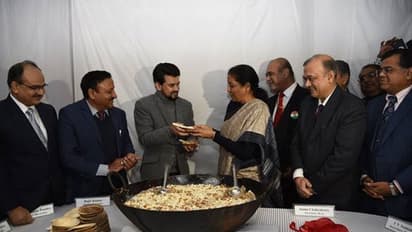 மத்திய பட்ஜெட்டுக்கு இப்போதே அல்வா கொடுக்கத் தயாராகும் நிர்மலா சீதாராமன்..!