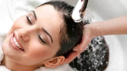 ചൂടുവെള്ളം ഉപയോഗിച്ച് മുടി കഴുകാറുണ്ടോ...?