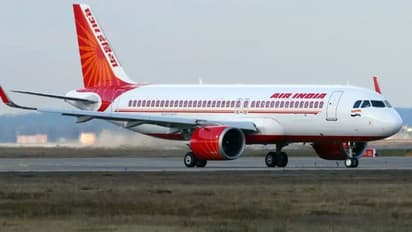 എയര് ഇന്ത്യയെ സ്വകാര്യവല്ക്കരിക്കാന് കേന്ദ്രം, വിആര്എസ് വേണമെന്ന് ജീവനക്കാര്; സാഹചര്യം നിര്ണായകമാകുന്നു