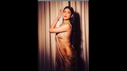 விட்ட இடத்தை பிடிக்க வெறிகொண்டு செயல்படும் உலகநாயகன் மகள்..! சிக் என மாறி... கவர்ச்சியில் சூடேற்றும் ஸ்ருதிஹாசன்!