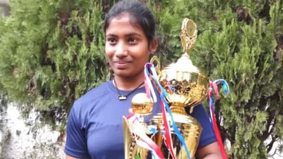 শৌচালয় নেই বাড়িতে, ওজন তুলে সবার সেরা জলপাইগুড়ির শুভার্থী