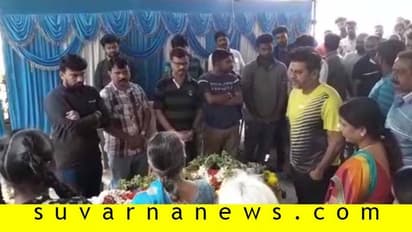 ಅಭಿಮಾನಿಗೆ ಮಾತೃ ವಿಯೋಗ: ಫ್ಯಾನ್‌ ಮನೆಗೆ ಶಿವರಾಜ್ ಕುಮಾರ್ ಭೇಟಿ!