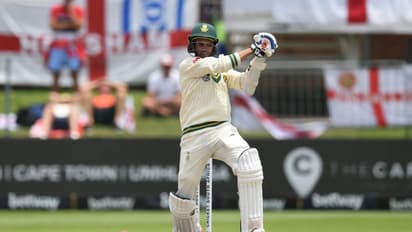 ബാറ്റിംഗിലും മഹാരാജ്; ജോ റൂട്ടിനെതിരെ ലോക റെക്കോര്ഡിട്ട് കേശവ് മഹാരാജ്